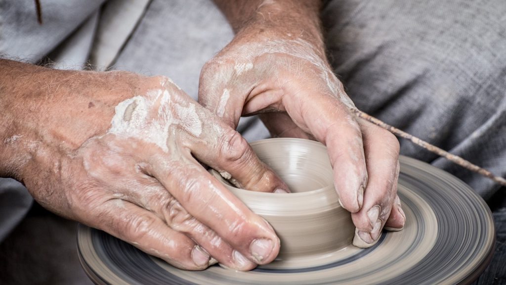 make pottery 